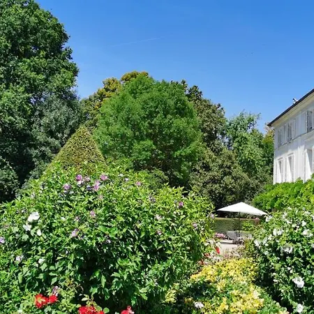 Chateau De Brinville 度假居